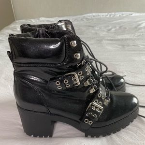Black combat boots size: US 9